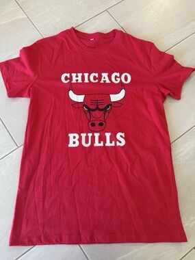 Chicago Bulls Red Graphic T-Shirt Size Medium NBA Basketball Fan Tee